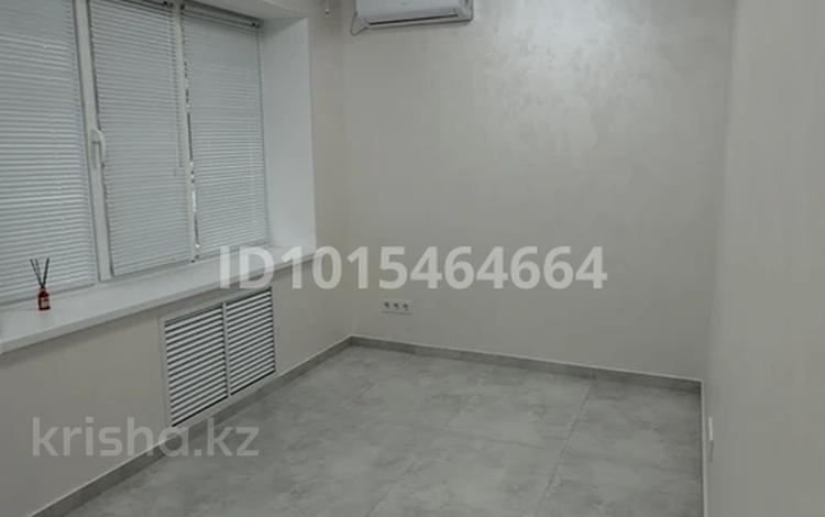 Офисы, салоны красоты, образование, кабинеты и рабочие места · 43 м² за 380 000 ₸ в Атырау — фото 2