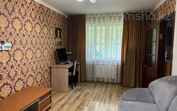 3-бөлмелі пәтер, 57 м², 1/5 қабат, мкр Новый Город, Алиханова, бағасы: 25 млн 〒 в Караганде, Казыбек би р-н — фото 2