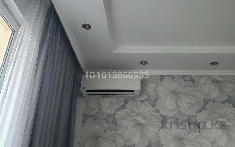 2-комнатная квартира · 65 м² · 2/6 этаж, мкр Кокжиек 20 за 250 000 ₸ в Алматы, Жетысуский р-н — фото 2