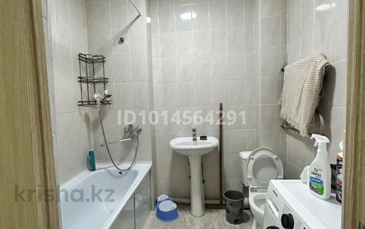 3-бөлмелі пәтер · 60 м² · 2/3 қабат, Мкр. Гульдер 1160, бағасы: 200 000 ₸ в  — фото 2