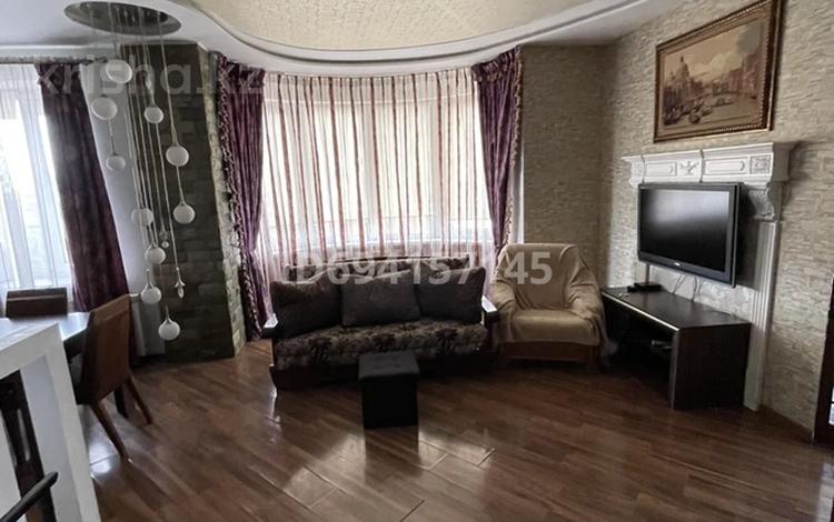3-комнатная квартира · 87 м² · 4/9 этаж, мкр Михайловка , Мичурина за 350 000 ₸ в Караганде, Казыбек би р-н — фото 4