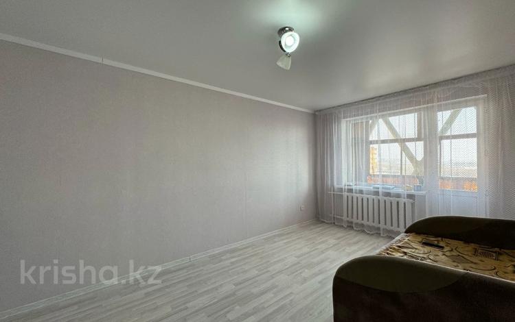 1-комнатная квартира, 34 м², 9/9 этаж, камзина 58/2 за ~ 11.5 млн 〒 в Павлодаре — фото 2
