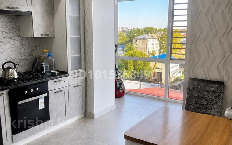 3-бөлмелі пәтер · 90 м² · 7/9 қабат, Громовой 16, бағасы: 40 млн ₸ в Уральске — фото 2