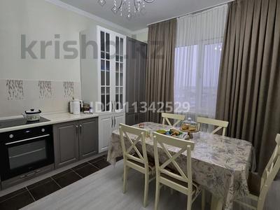 3-комнатная квартира · 98 м² · 5/16 этаж, мкр. Алмагуль, Мкр Алмагуль 24 за 300 000 〒 в Атырау