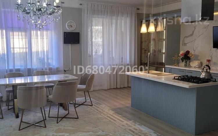 Отдельный дом • 5 комнат • 320 м² • 10 сот., Ак Шагала за 180 млн 〒 в Атырау — фото 3