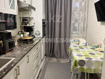 3-комнатная квартира · 63.2 м² · 5/5 этаж, мкр 8 283/4 — За рынком Алтай за 18.3 млн 〒 в Актобе