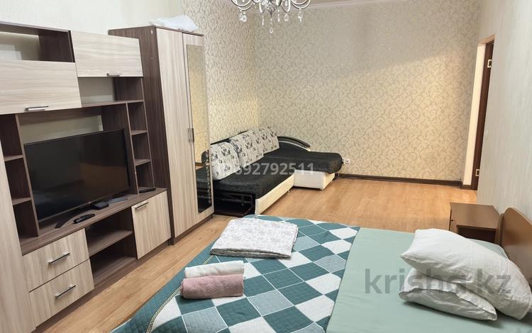 1-комнатная квартира, 40 м² посуточно, Б. Момышулы 16 за 10 000 〒 в Астане, Алматы р-н — фото 2