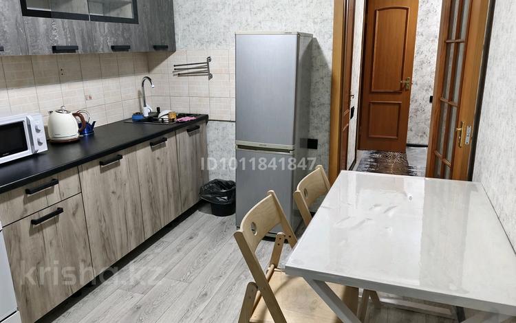 1-бөлмелі пәтер · 37 м² · 10/10 қабат, Шакарима 20 — Центр, детский мир, бағасы: 19 млн ₸ в Семее — фото 2