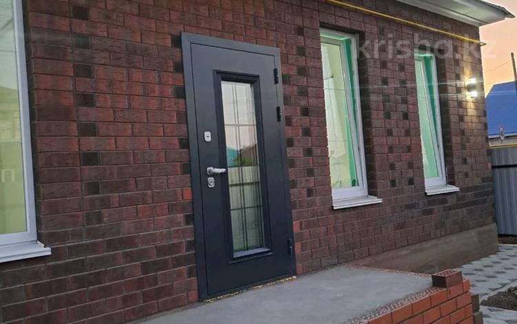 Отдельный дом · 4 комнаты · 130 м² · 3.7 сот., мкр Старый Аэропорт 11 — Отырар за 50 млн ₸ в Уральске — фото 2