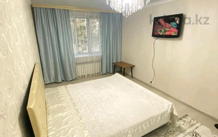 1-комнатная квартира, 50 м² по часам, Жансугурова 187 за 1 500 〒 в Талдыкоргане — фото 2