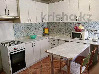 Продажа домов и дачи в Карагандинской обл.: Часть дома · 3 комнаты · 80 м² · 3.5 сот., Майкудук, Майкудук, мкр Берлин 45Б /1 — Моховая за 11.5 млн 〒 Часть дома · 3 комнаты · 80 м² · 3.5 сот., Майкудук, Майкудук, мкр Берлин 45Б /1 — Моховая за 11.5 млн 〒 в Караганде, Алихана Бокейханова р-н