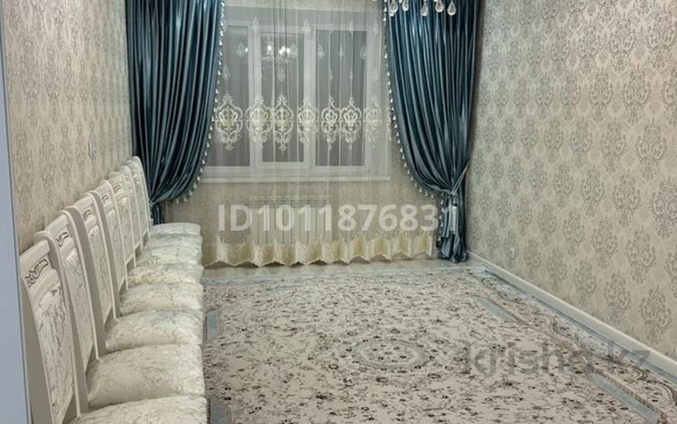 3-комнатная квартира · 80 м² · 5/5 этаж, мкр. Алтын орда, Молдагуловой 57д за 34.5 млн ₸ в Актобе — фото 4
