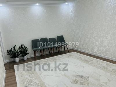 2-бөлмелі пәтер · 70 м² · 7/9 қабат, Алтын орда ш/а. 101 Б, бағасы: 35 млн ₸ в Актобе, мкр. Алтын орда