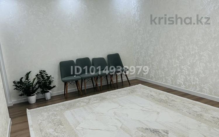 2-бөлмелі пәтер · 70 м² · 7/9 қабат, Алтын орда ш/а. 101 Б, бағасы: 35 млн ₸ в Актобе, мкр. Алтын орда — фото 7