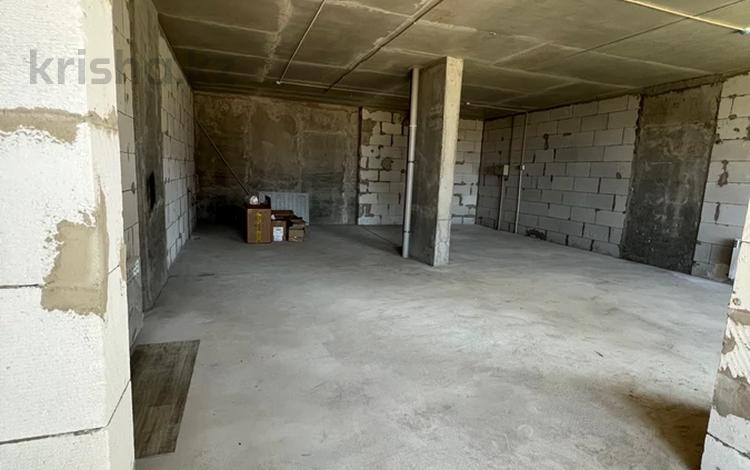 Свободное назначение, офисы, магазины и бутики, склады, общепит, салоны красоты, фитнес и спорт, медцентры и аптеки, образование, кабинеты и рабочие места, студии · 81 м² за 600 000 〒 в Астане, Нура р-н — фото 2