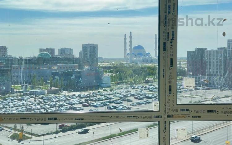 3-комнатная квартира · 96.32 м² · 9/16 этаж, Хусейн бен Талал 37 — ВЫГОДНОЕ ПРЕДЛОЖЕНИЕ!!! 17 ОКТЯБРЯ КЛЮЧИ!!! ВИДОВАЯ С ПАНОРАМНЫМИ ОКНАМИ!!! за 72.9 млн ₸ в Астане, Есильский р-н — фото 2