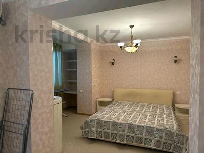 2-бөлмелі пәтер, 75 м², 4/5 қабат ай сайын, Сатпаева 42, бағасы: 250 000 〒 в Атырау