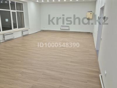 Свободное назначение, офисы, магазины и бутики, общепит, салоны красоты, образование · 35 м² за 245 000 ₸ в 