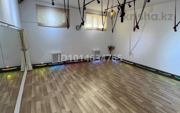 Фитнес и спорт, образование, кабинеты и рабочие места, студии · 61 м² за 115 000 ₸ в Алматы, Ауэзовский р-н — фото 2