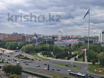 4-комнатная квартира · 100 м² · 14/16 этаж, Кабанбай батыра 2/3 за 50 млн 〒 в Астане, Есильский р-н