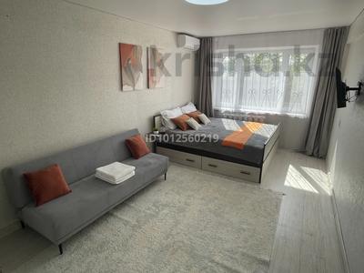 1-комнатная квартира · 35 м² · 1/5 этаж, Мкрн Сатпаева за 12 000 ₸ в Балхаше