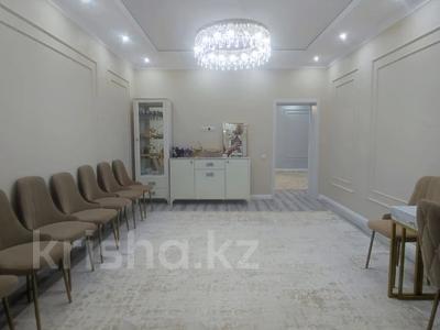 3-бөлмелі пәтер · 130 м² · 5/5 қабат, Алтын орда ш/а., Тауелсиздик, бағасы: 37 млн ₸ в Актобе, мкр. Алтын орда