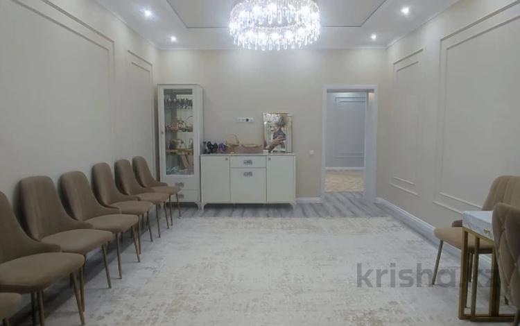 3-бөлмелі пәтер · 130 м² · 5/5 қабат, Алтын орда ш/а., Тауелсиздик, бағасы: 37 млн ₸ в Актобе, мкр. Алтын орда — фото 8