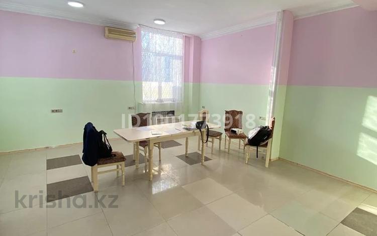 Свободное назначение, склады, салоны красоты, образование, развлечения, кабинеты и рабочие места, студии · 51 м² за 190 000 〒 в Усть-Каменогорске, Ульбинский — фото 2