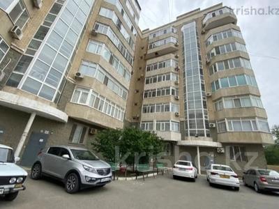 2-комнатная квартира, 84 м², 7/9 этаж помесячно, Студенческая 190Б за 200 000 〒 в Атырау