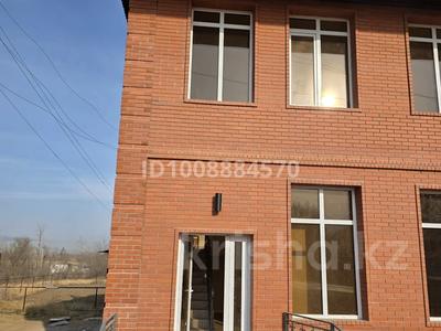 Свободное назначение, офисы, магазины и бутики, салоны красоты, медцентры и аптеки, образование, развлечения, конференц-залы, кабинеты и рабочие места, студии · 200 м² за 800 000 〒 в Каскелене