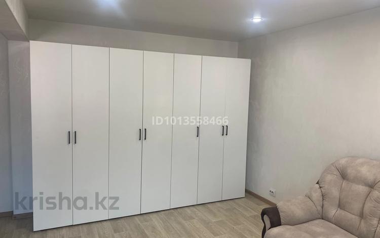 1-комнатная квартира · 32 м² · 5/5 этаж, Казахстан за 180 000 ₸ в Усть-Каменогорске — фото 2