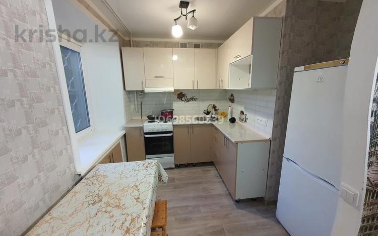 2-бөлмелі пәтер, 45.5 м², 4 микрорайон 18, бағасы: 11 млн 〒 в Риддере — фото 2