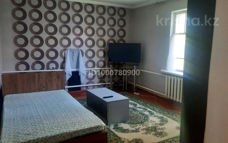 Отдельный дом · 4 комнаты · 77 м² · 6 сот., Толстого за 17 млн 〒 в Таразе — фото 2