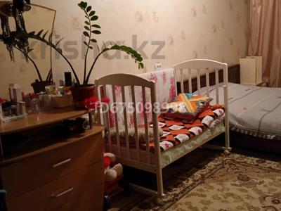 2-комнатная квартира, 47 м², 1/5 этаж, Бурова 12 за 15.3 млн 〒 в Усть-Каменогорске