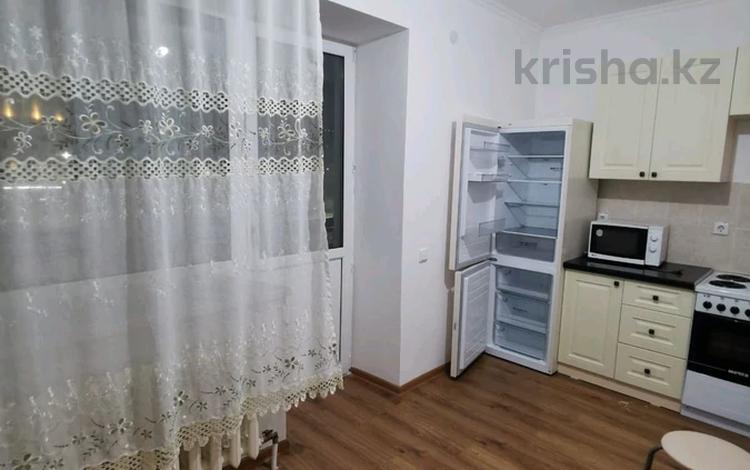 2-комнатная квартира, 60 м², 2/5 этаж помесячно, Бокейхана 21/4