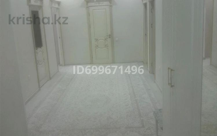 4-комнатная квартира · 140 м² · 7/10 этаж, 16-й мкр 92 — Байтерек за 51 млн ₸ в Актау — фото 2