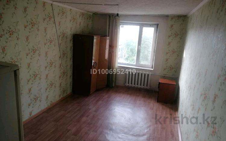 1-бөлмелі пәтер · 18 м² · 5/5 қабат, Сарайшык 55 — Садик школ торговый дом остановка, бағасы: 4.3 млн ₸ в Уральске, мкр Школьник — фото 2