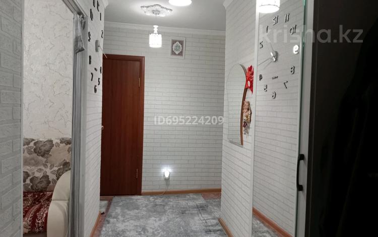 3-комнатная квартира · 61 м² · 2/5 этаж, Шевченко 35 — 5 школа за 17 млн ₸ в Актобе, мкр Гормолзавод — фото 2