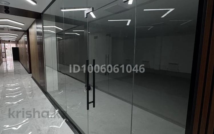 Свободное назначение, офисы, магазины и бутики, образование, кабинеты и рабочие места · 80 м² за 400 000 〒 в Караганде, Казыбек би р-н — фото 2