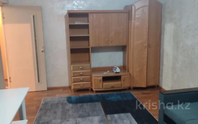 1-комнатная квартира · 42 м² · 3/5 этаж, мкр Айнабулак-2 42 за 150 000 ₸ в Алматы, Жетысуский р-н — фото 2
