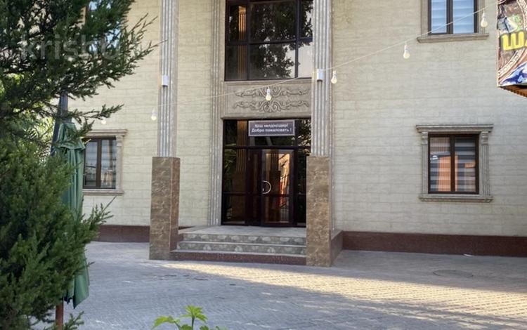 Свободное назначение, офисы, магазины и бутики, общепит, салоны красоты, бани, гостиницы и зоны отдыха, развлечения · 568 м² за 210 млн ₸ в Таразе — фото 2