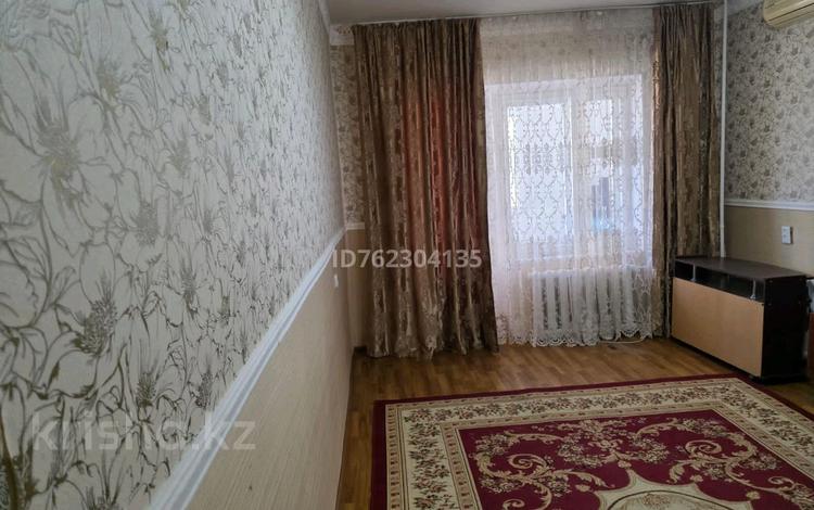 2-комнатная квартира · 100 м² · 2/5 этаж, мкр Центральный, Азаттык 72б — Строй котора за 28 млн 〒 в Атырау — фото 2