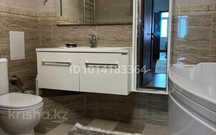 3-комнатная квартира · 136 м² · 17/23 этаж, мкр 11 112Б за 37 млн ₸ в Актобе — фото 2