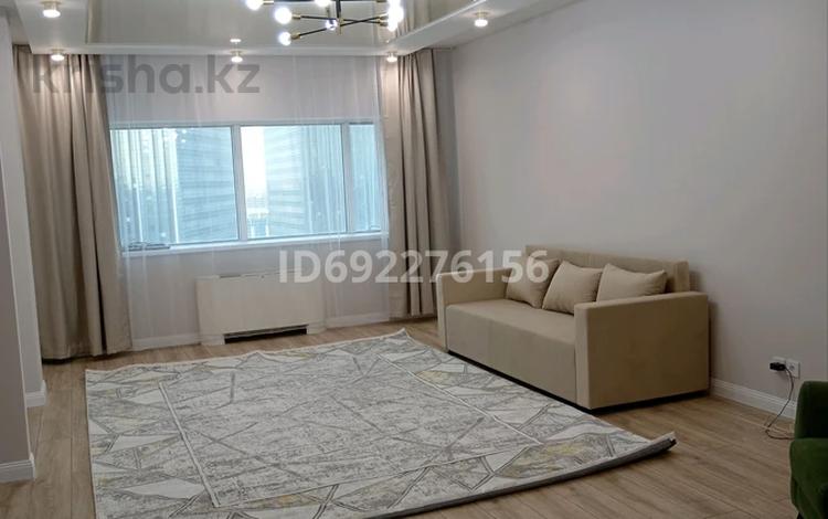 3-комнатная квартира, 102 м², 22/41 этаж помесячно, Достык 5/1 — Керуен ТРЦ