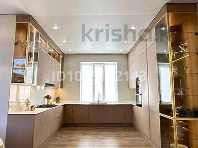 Отдельный дом · 6 комнат · 300 м² · 10 сот., Мкрн Самал-1 125/2 за 95 млн ₸ в Уральске
