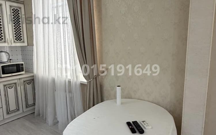 1-комнатная квартира · 45 м², мкр Центральный, 116г 36 за 200 000 ₸ в Атырау — фото 9
