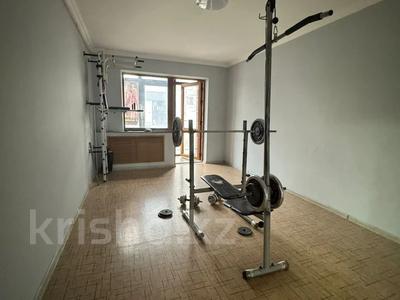 3-бөлмелі пәтер · 61.7 м² · 1/5 қабат, Просп. Нуркена Абдирова 23, бағасы: 21 млн ₸ в Караганде, Казыбек би р-н
