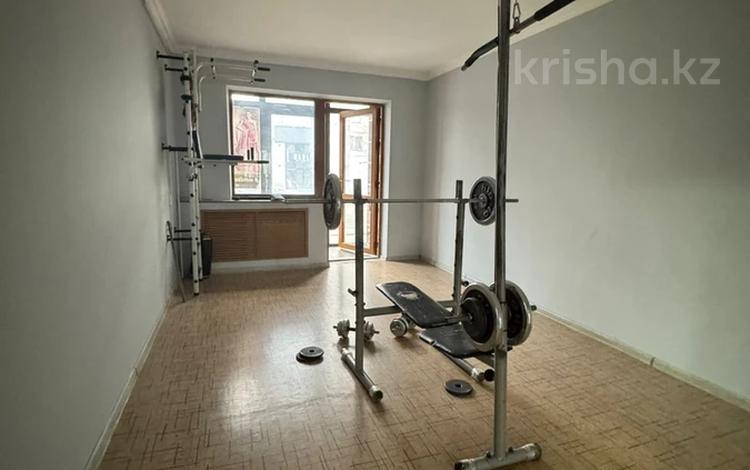 3-бөлмелі пәтер · 61.7 м² · 1/5 қабат, Просп. Нуркена Абдирова 23, бағасы: 21 млн ₸ в Караганде, Казыбек би р-н — фото 2
