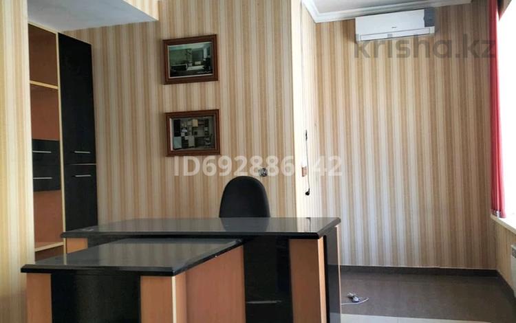 Офисы • 374 м² за 935 000 〒 в Усть-Каменогорске, Ульбинский — фото 2
