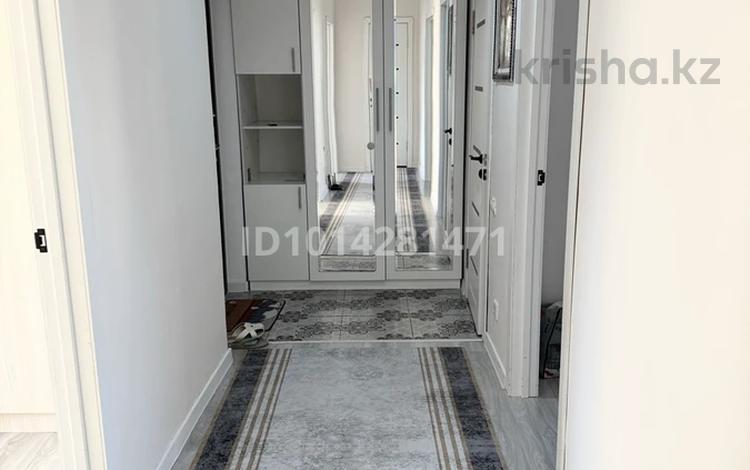 3-комнатная квартира · 70 м², Кошкарбаева — Кошкарбаева-Жумабаева за 45 млн ₸ в Астане, Сарайшык р-н — фото 2